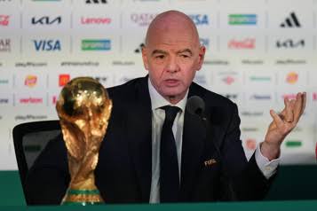 FIFA : plusieurs dirigeants prennent leurs distances avec Gianni Infantino